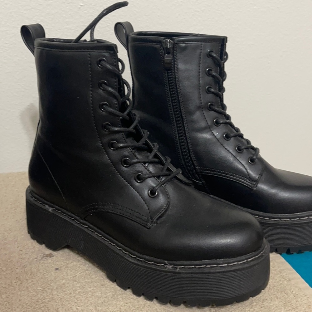 Steve Madden Combat Bettyy Boots